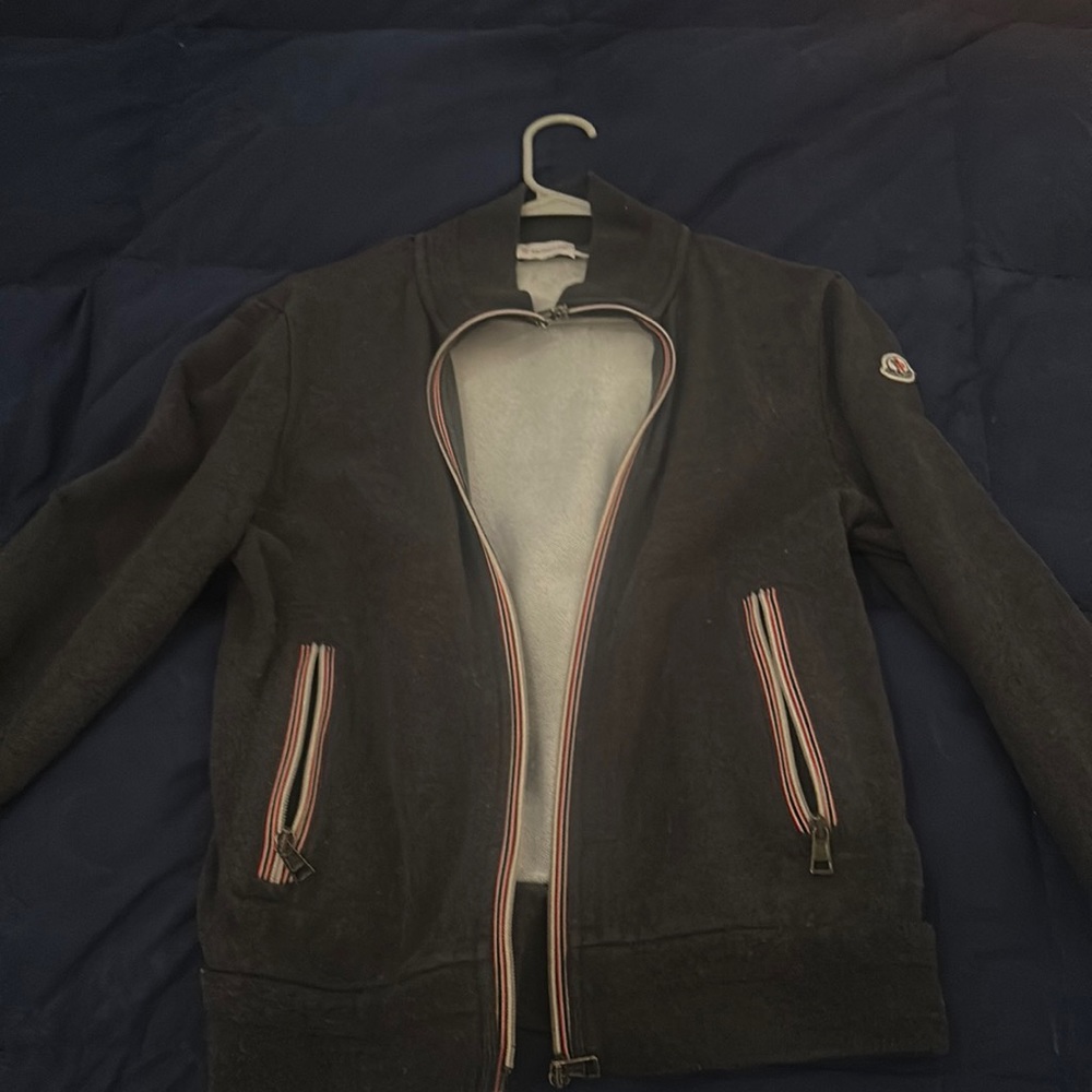 Moncler Zip up jacket. Fits like a small, can be worn both by men and women. I’v